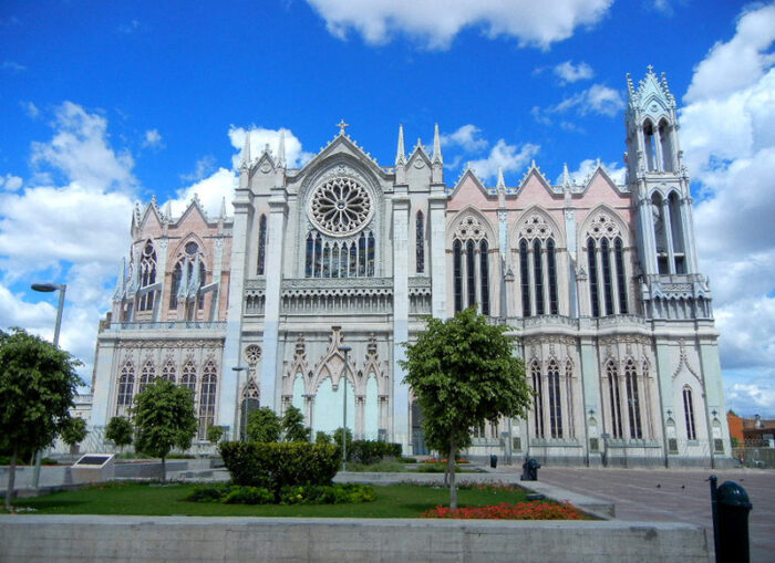 Discover Colonial Mexico Between Matches: Guanajuato & Leon
