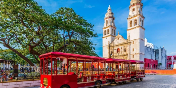 Crónicas de tradición y modernidad: de Campeche al Caribe