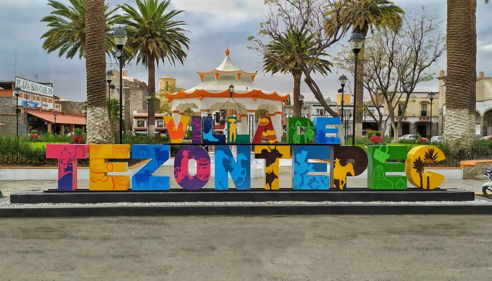 Sumérgete en artesanía local y disfruta el festín de la Villa